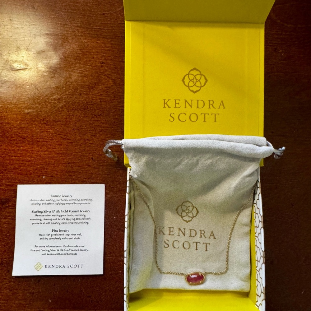 Brand new Kendra Scott Elisa Necklace in Pink